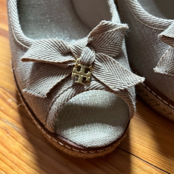 Tory Burch Gray Espadrille Wedges with Bows 9.5 - Picture 3 of 8